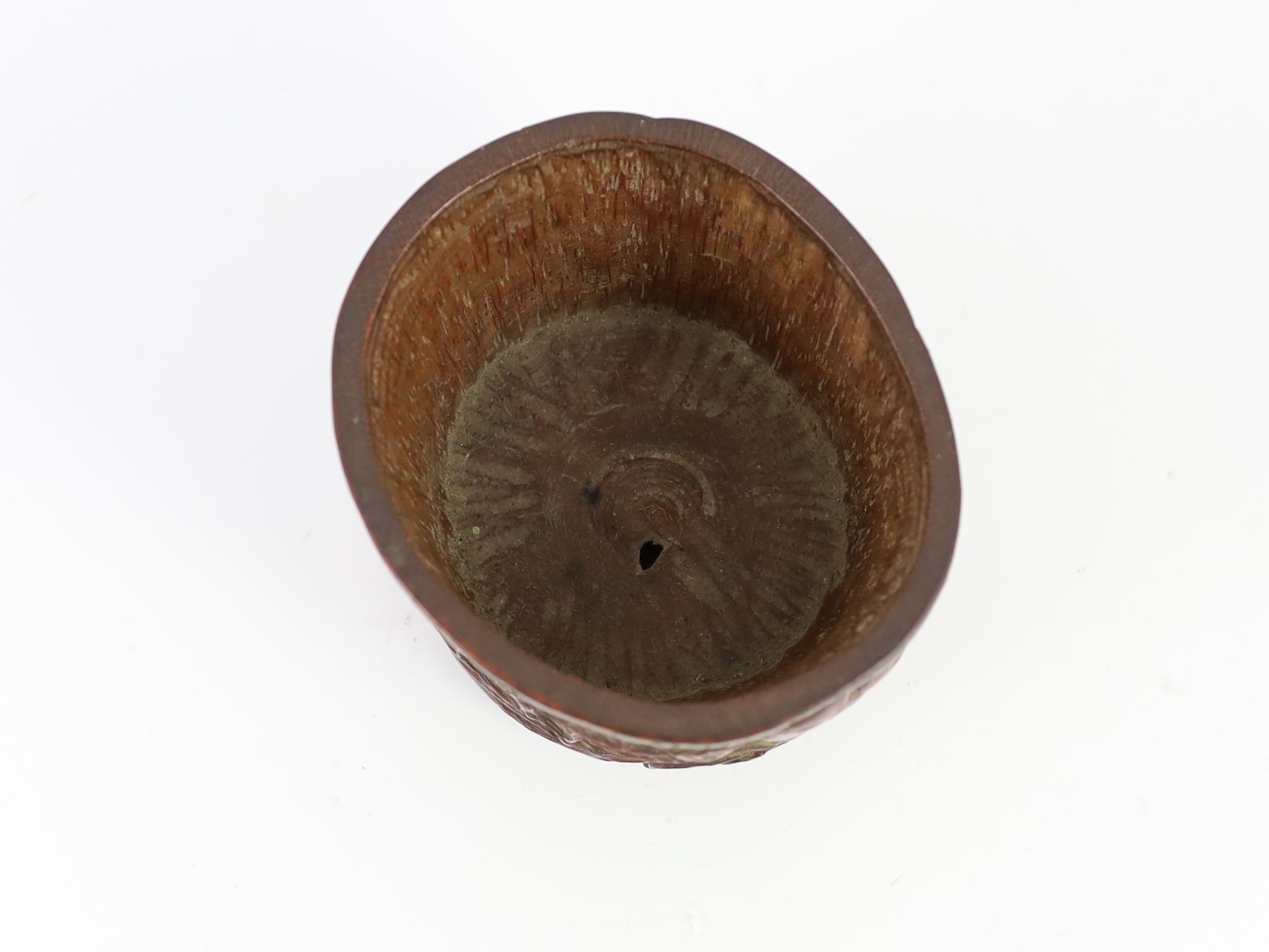 A Chinese bamboo libation cup, late Qing dynasty, 11 cm wide, 8 cm high